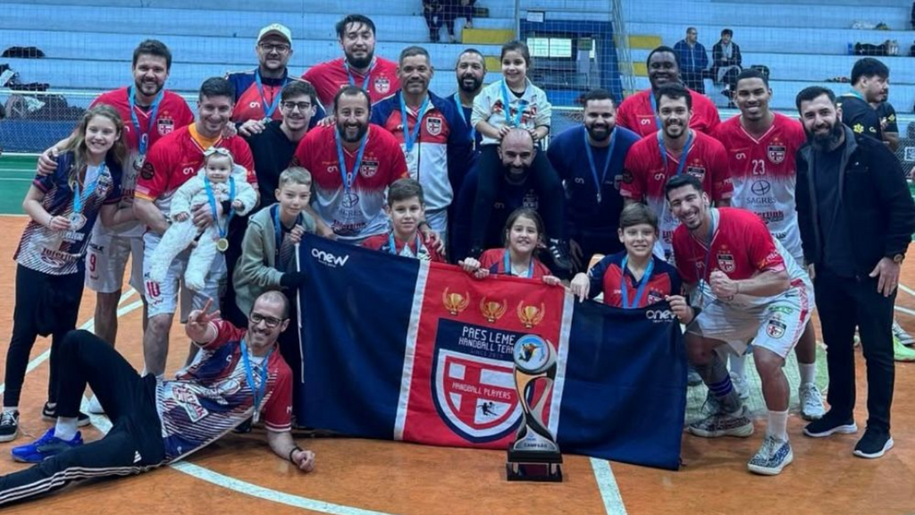 Foto: Redes Sociais/ Paeslemehandball - Paes Leme conquista a 1ª Copa Intermunicipal de Handebol em Imbituba