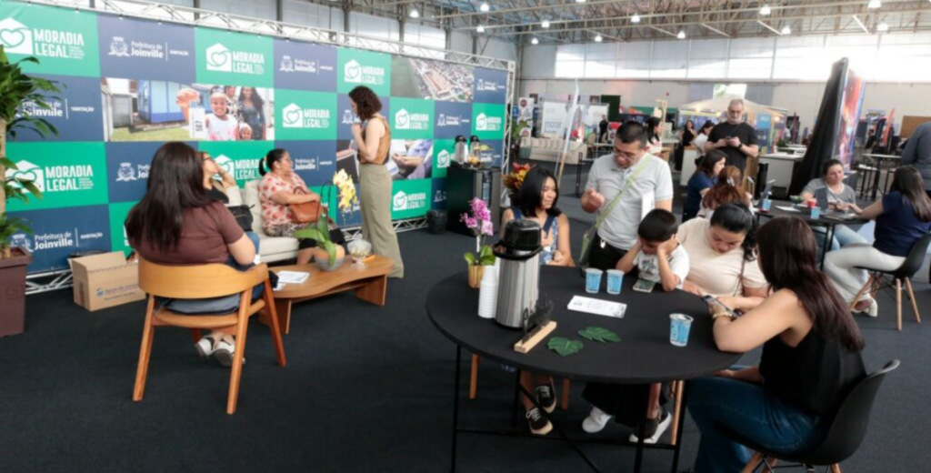 Sehab atende mais de 400 famílias no Salão do Imóvel 2025