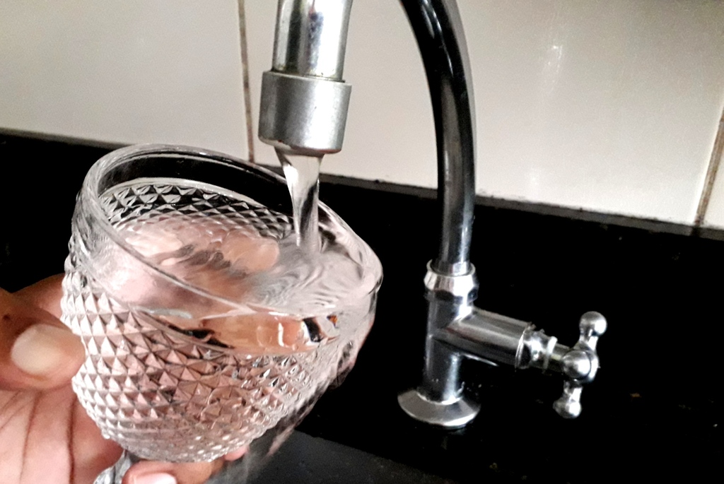 10 benefícios da água tratada para a saúde