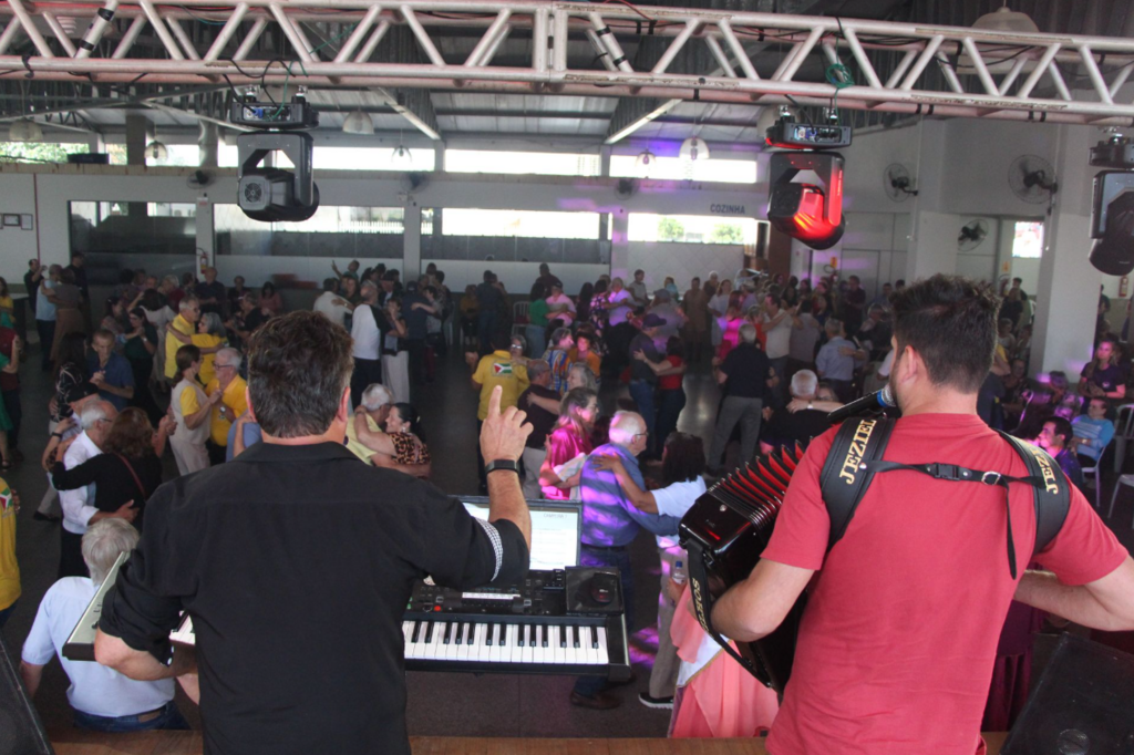 Morro da Fumaça promove segundo Baile da Terceira Idade de 2025 nesta quinta-feira
