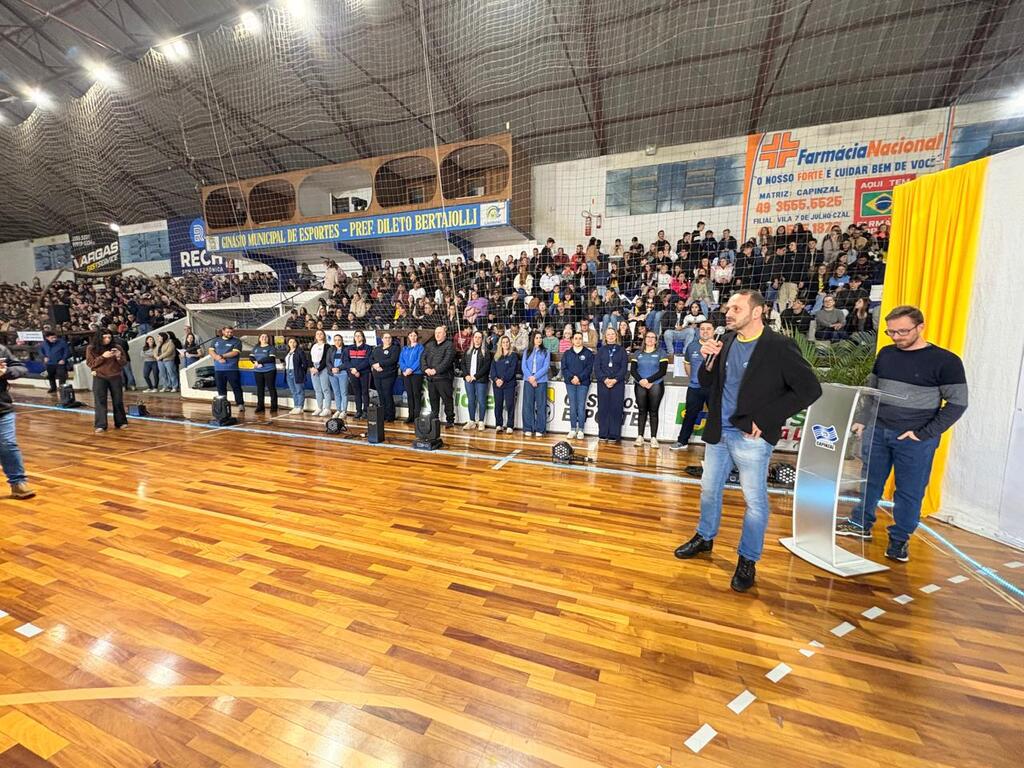 Capinzal abre os Jogos Escolares (JIESC) com espetáculo de patinação e BMX