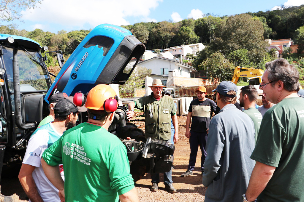 Prefeitura promove curso para operadores de tratores agrícolas