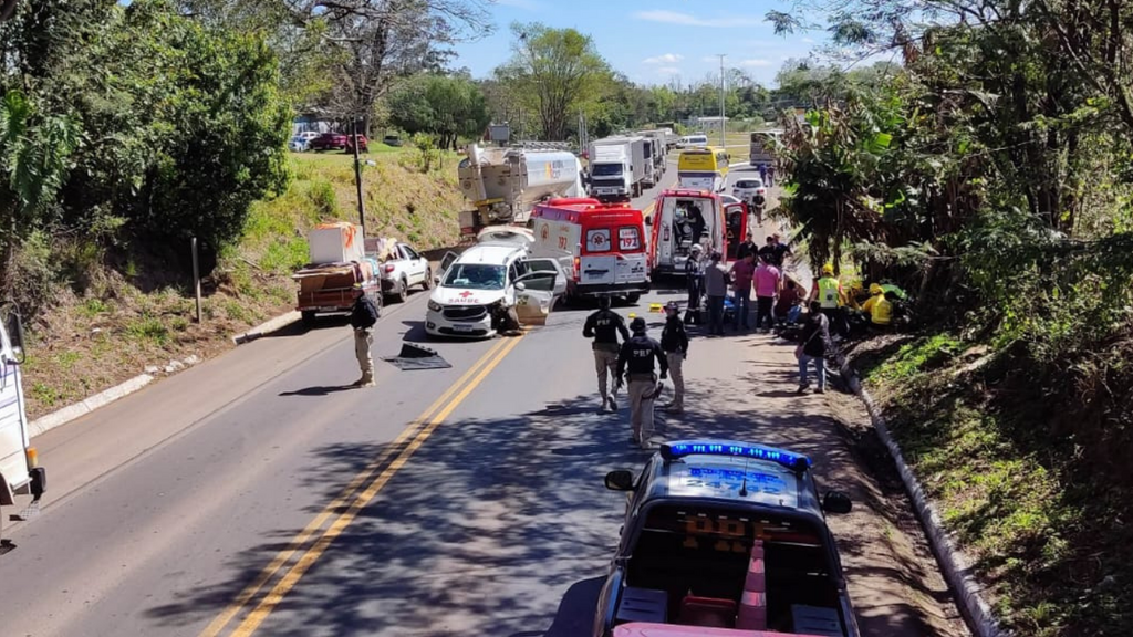 Colisão entre três veículos deixa feridos na BR-282 em Maravilha