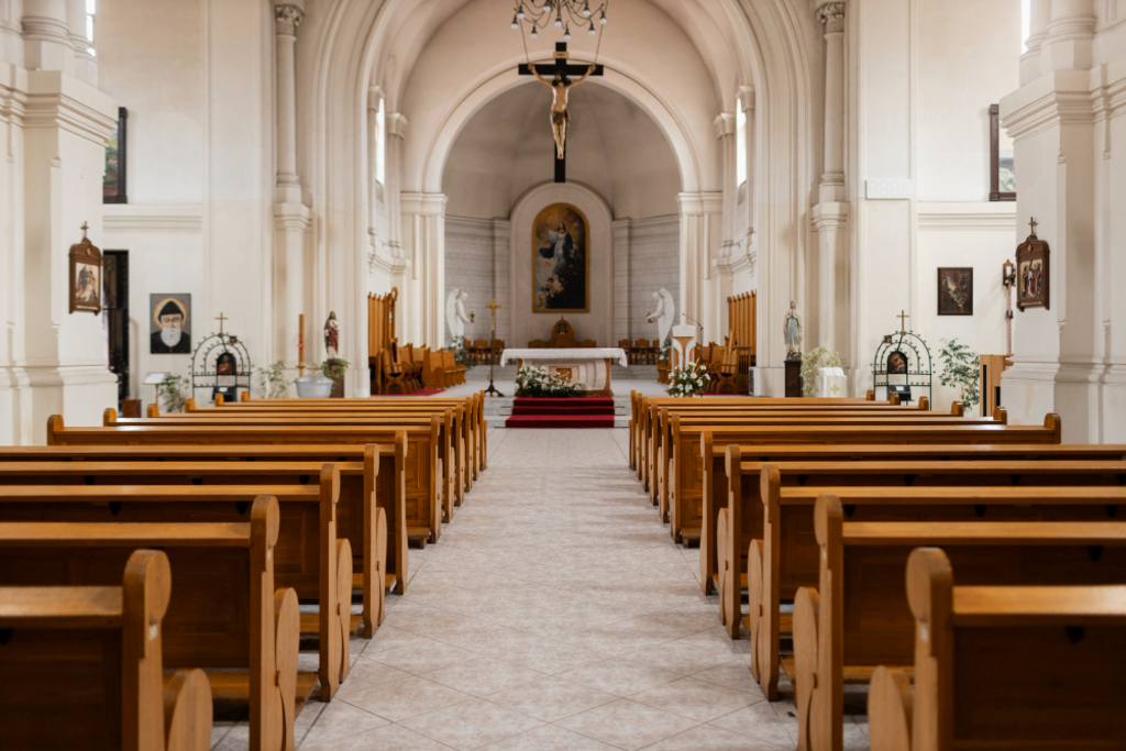Atirador mata duas crianças e fere 17 pessoas em ataque a igreja nos Estados Unidos