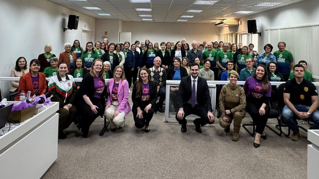 Rede Catarina promove palestra sobre violência contra a mulher para idosos da Unoesc em Maravilha
