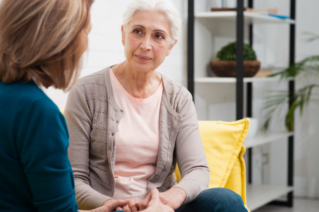 Menopausa aumenta risco de doença hepática gordurosa em mulheres acima de 50 anos