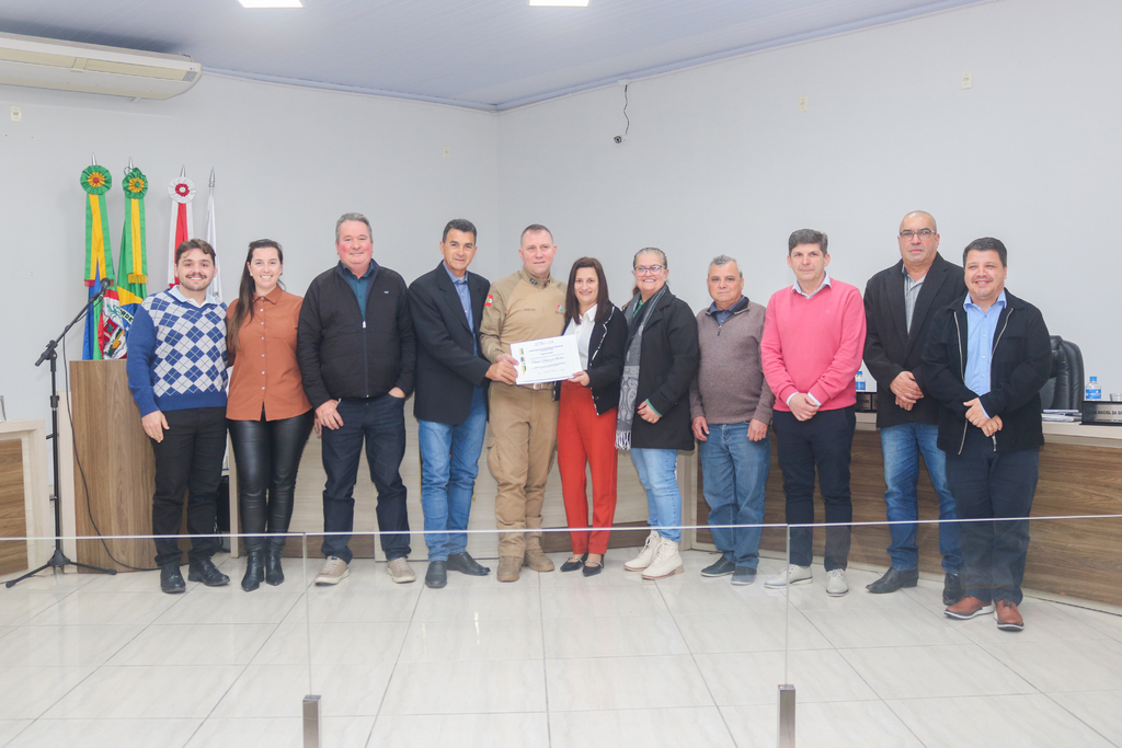 CÂMARA DE VEREADORES PRESTA HOMENAGEM AO 2º SARGENTO OTÁVIO SARTOR
