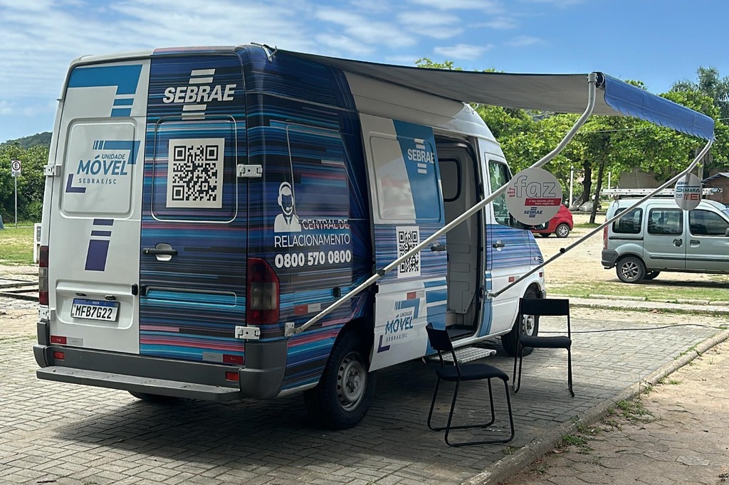 Unidade Móvel do Sebrae leva atendimento gratuito a empreendedores da Vila da Glória e do Ervino