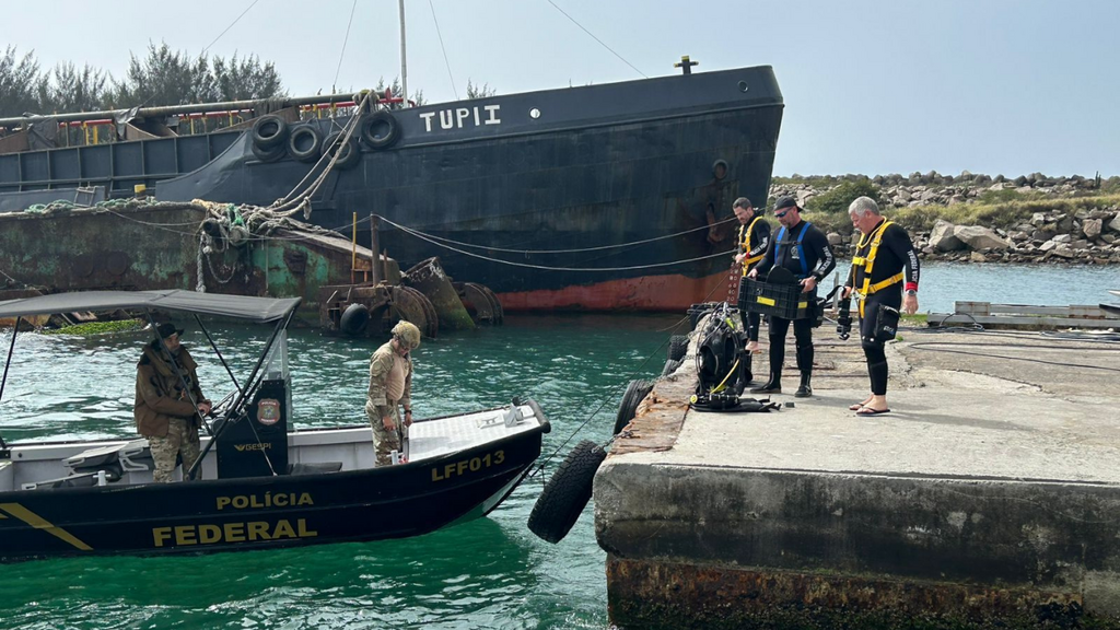 Imagem divulgação PF - Operação no Porto de Imbituba; BOPE e PF apreendem mais de 270 kg de cocaína em navio