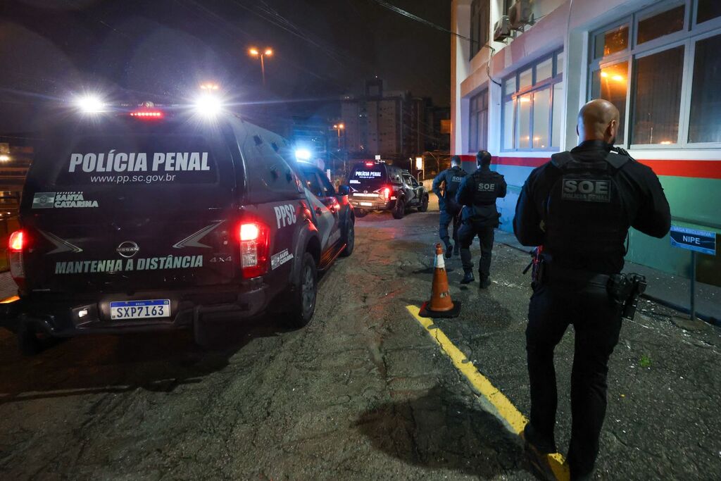 Serviço de escolta da Polícia Penal de SC com alto preparo técnico movimenta mais de 2,5 mil presos sem uma única intercorrência