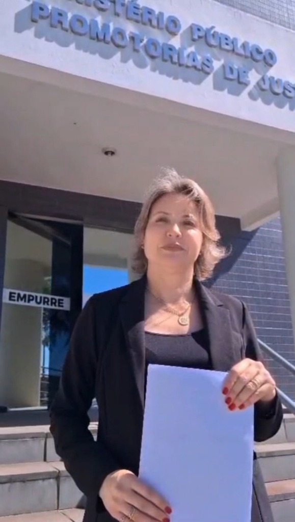Ex-vereadora protocola representação contra aumento de salários