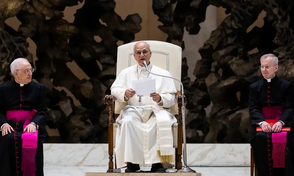 Papa promete continuar legado de Francisco de incluir pessoas LGBTQI+