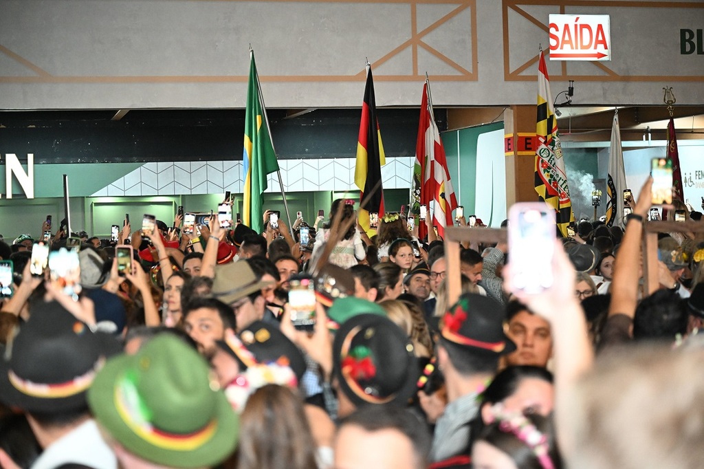 Blumenau abre seleção para empregos temporários na Oktoberfest