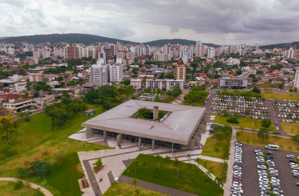 Capacitação internacional: Município de Criciúma é representado em curso sobre cidades inteligentes, em Londres