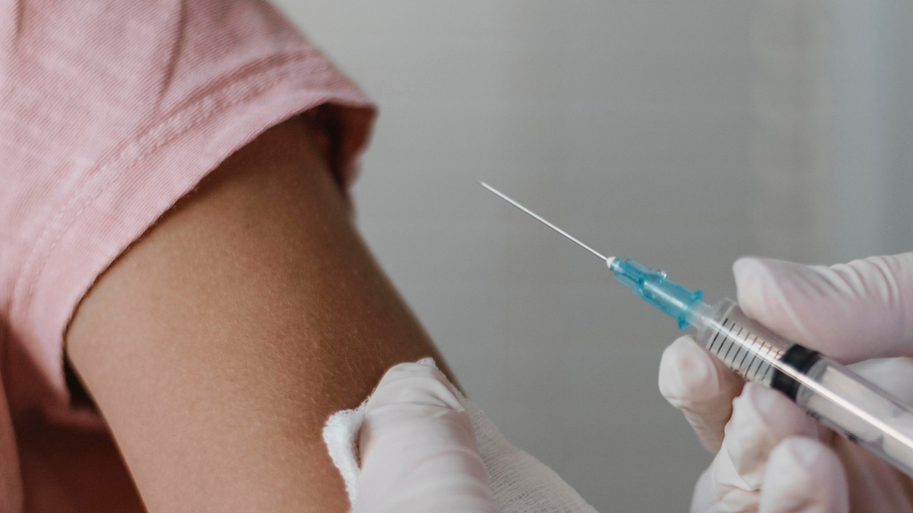Vacinação contra HPV é ampliada para jovens de 15 a 18 anos