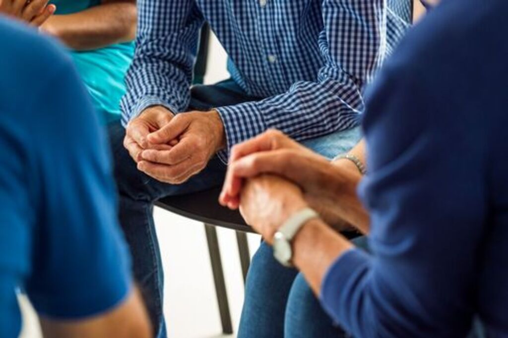 Grupos reflexivos para homens visam prevenir e reduzir a reincidência de agressões