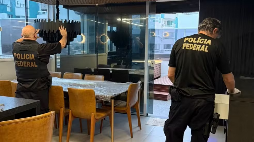 Foto: PF/Divulgação - PF deflagra operação contra tráfico internacional de mulheres em SC, outros estados e na Irlanda
