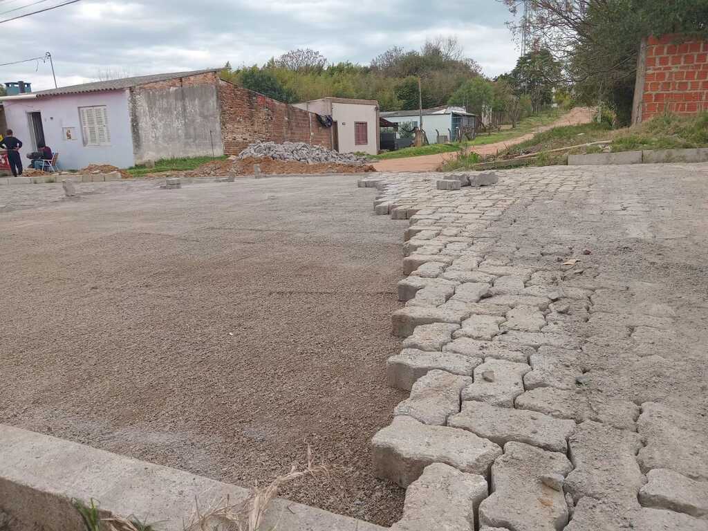 Infraestrutura retoma calçamento da Carlos Mangabeira