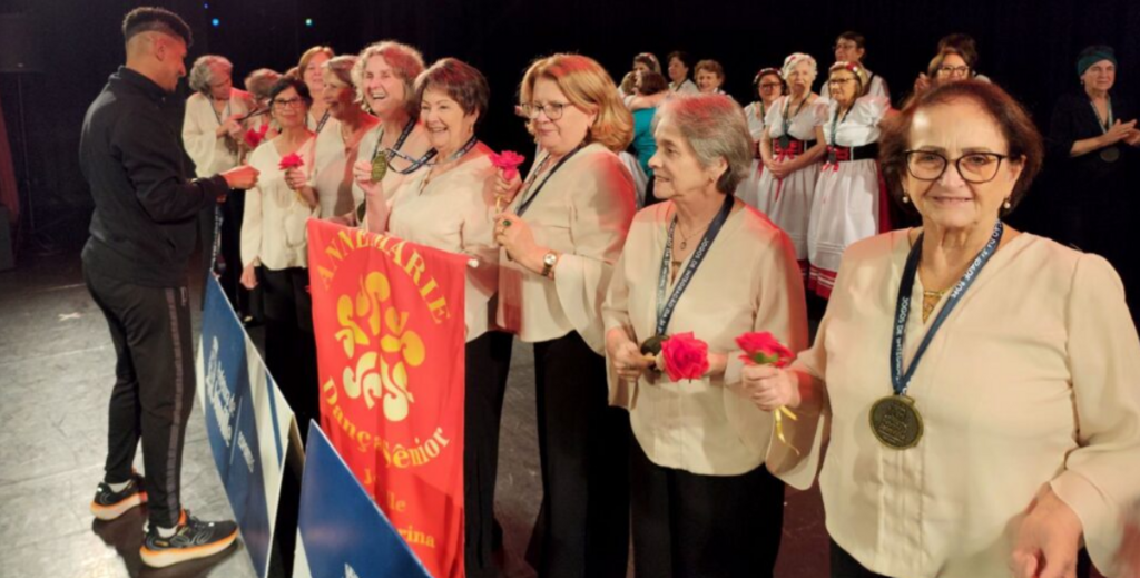 Dança e emoção marcam primeiro dia do Concurso de Danças do JITI em Joinville