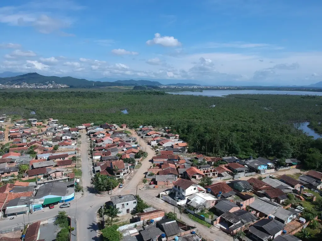 Joinville enfrenta déficit habitacional e pressiona por políticas de moradia “de massa”