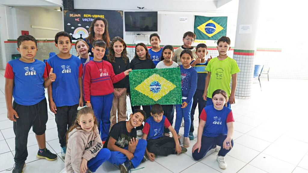 ALUNOS DO APOIO EDUCACIONAL DESENVOLVEM ATIVIDADES EM ALUSÃO À SEMANA DA PÁTRIA EM LACERDÓPOLIS