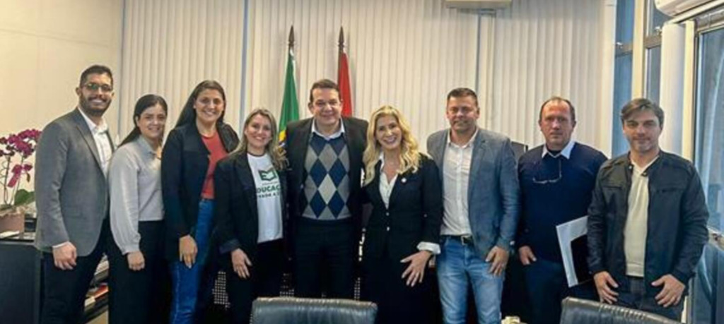 MUNICÍPIO DE SÃO JOÃO DO SUL BUSCA INVESTIMENTOS EM EDUCAÇÃO E  INFRAESTRUTURA DURANTE AGENDA EM FLORIANÓPOLIS