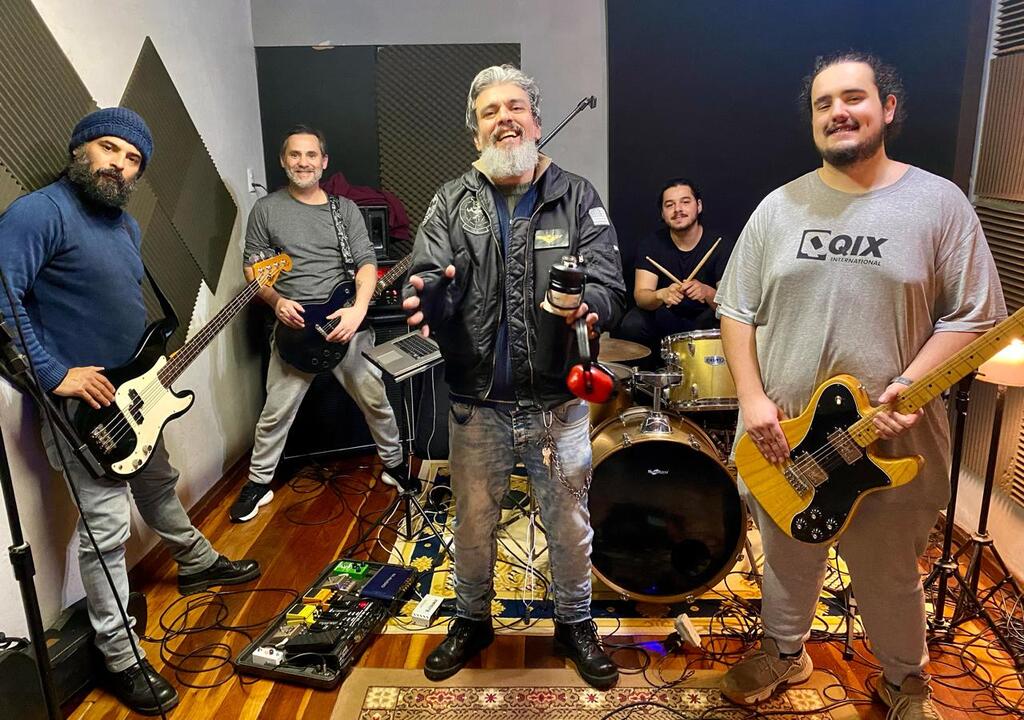 Ricardo Belleza lança primeiro álbum com show beneficente