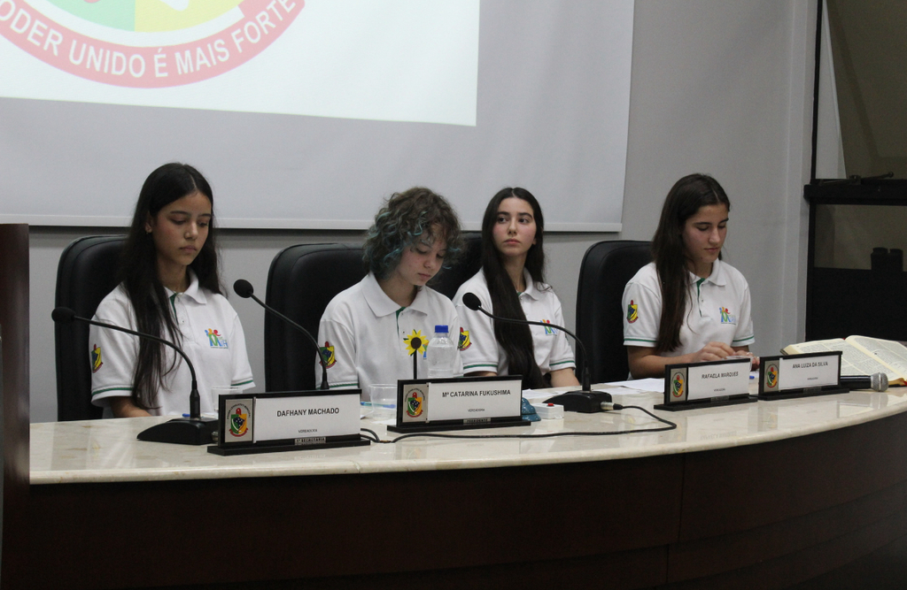 Câmara de Forquilhinha empossa novos vereadores mirins e elege mesa diretora