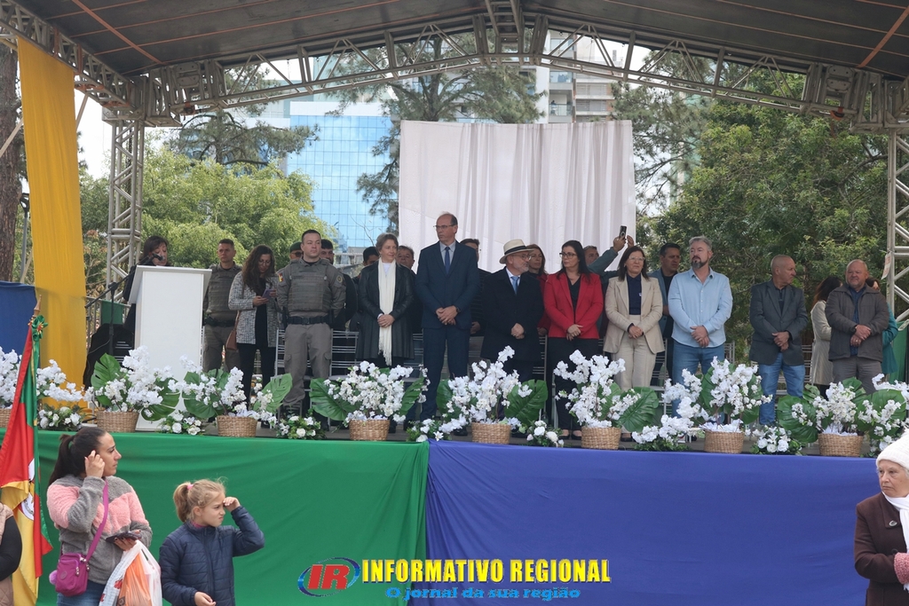 DESFILE DA INDEPENDÊNCIA É REALIZADO EM TORRES
