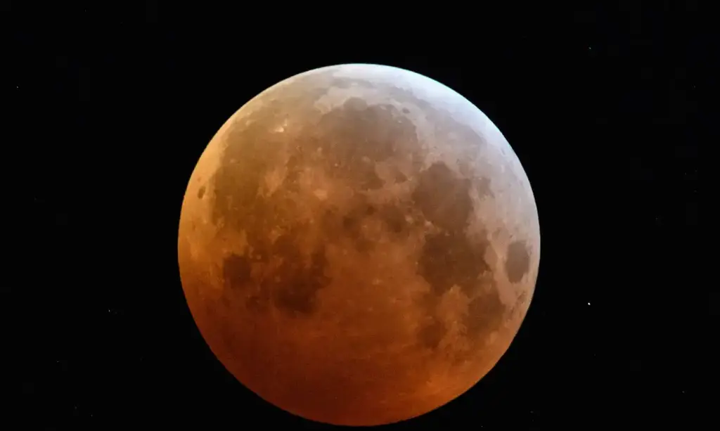 Lua de sangue: eclipse lunar total ocorre neste domingo