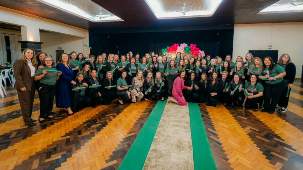 Emoção e homenagens marcam formatura do programa Mulheres Cooperativistas da Coorsel