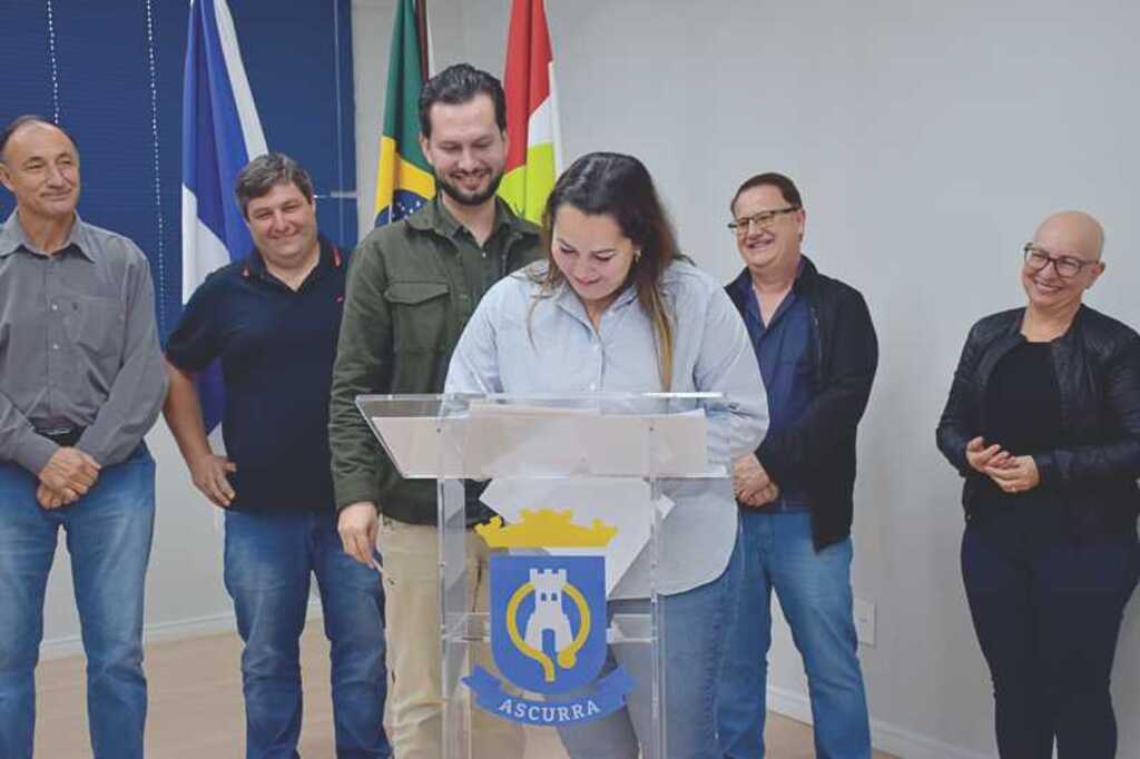  - Scheila Prade assina sua posse na Secretaria de Cultura e Esporte / Assessoria de Comunicação de Ascurra