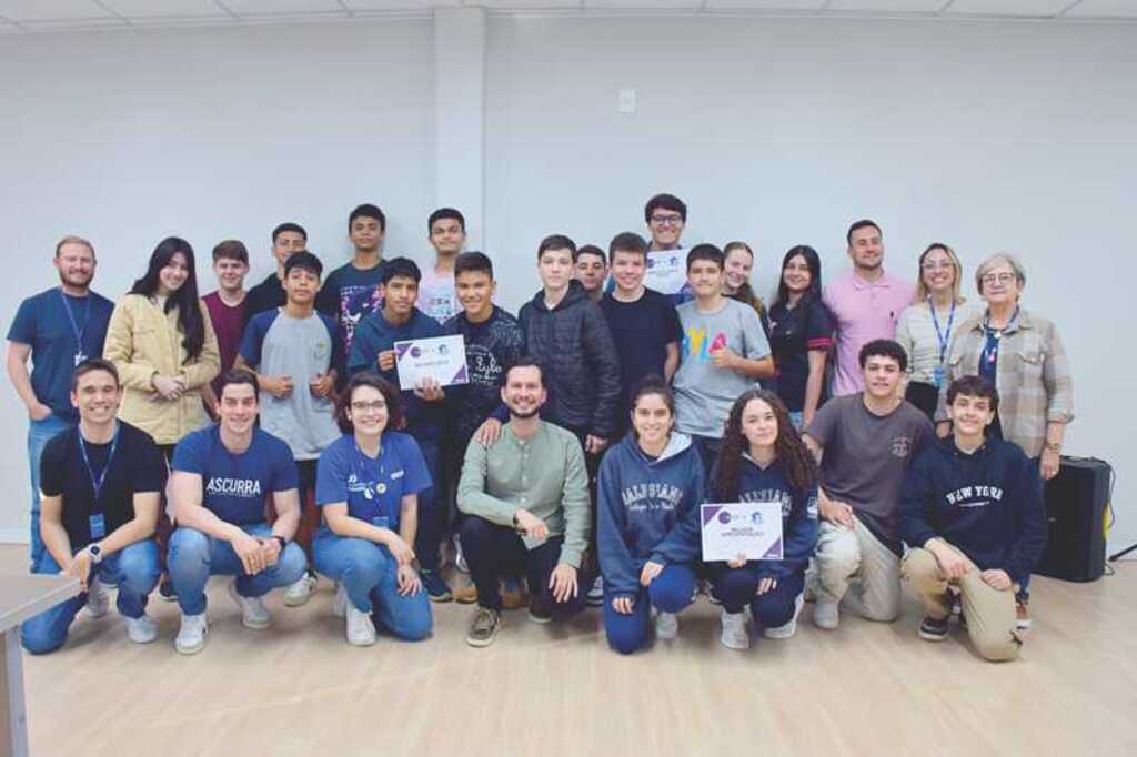 Adolescentes de Ascurra simulam mundo dos negócios no Conecta Jovem