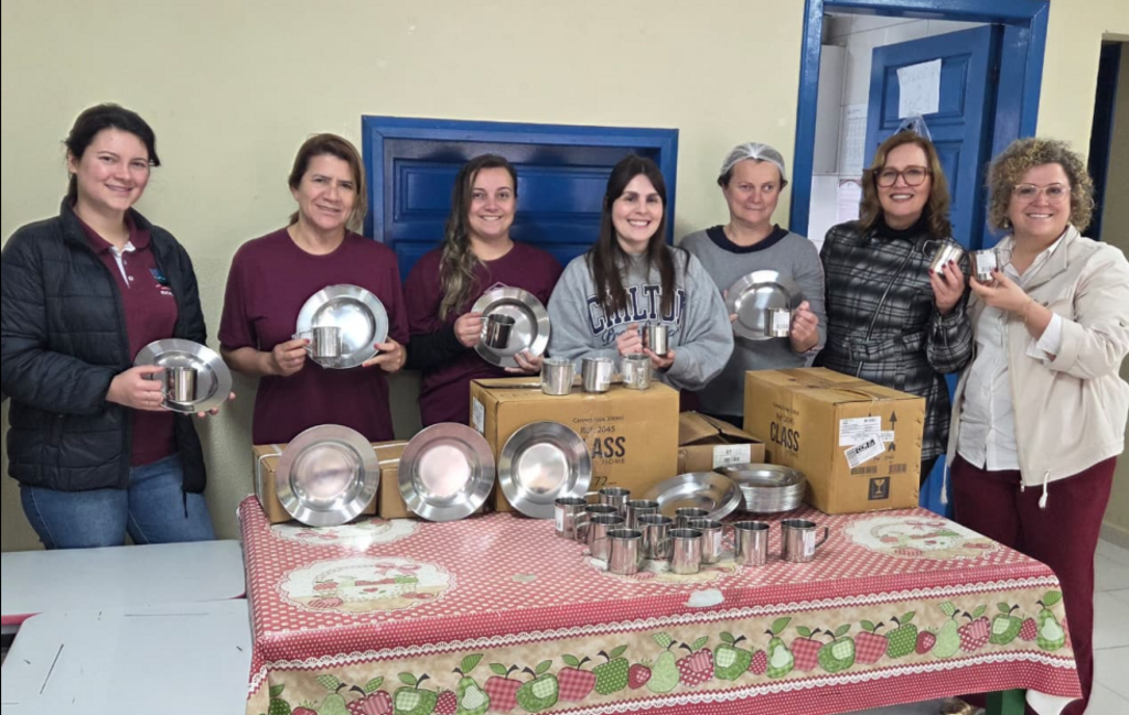Urussanga investe em segurança e higiene na alimentação escolar com novos kits de inox