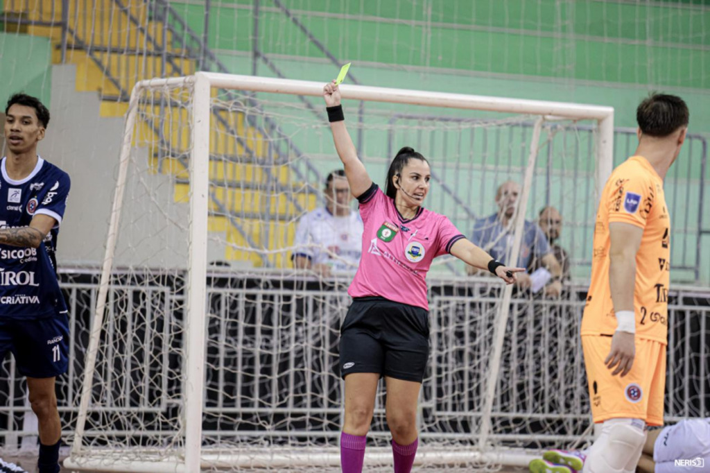Professora da FMEL de Canoinhas vai apitar a Copa Mundo do Futsal Sub-19