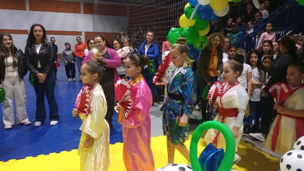 GRANDE PÚBLICO MARCA PRESENÇA MOMENTO NO CÍVICO DE LACERDÓPOLIS