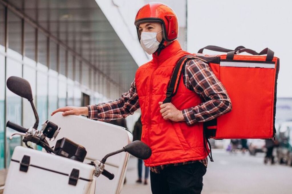 Motoboys em SC enfrentam jornadas exaustivas após pressão de influencers de aplicativos
