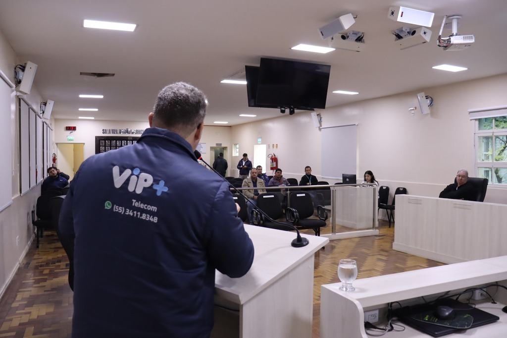 Órgãos públicos e empresas deverão realizar mutirão ‘limpa poste’