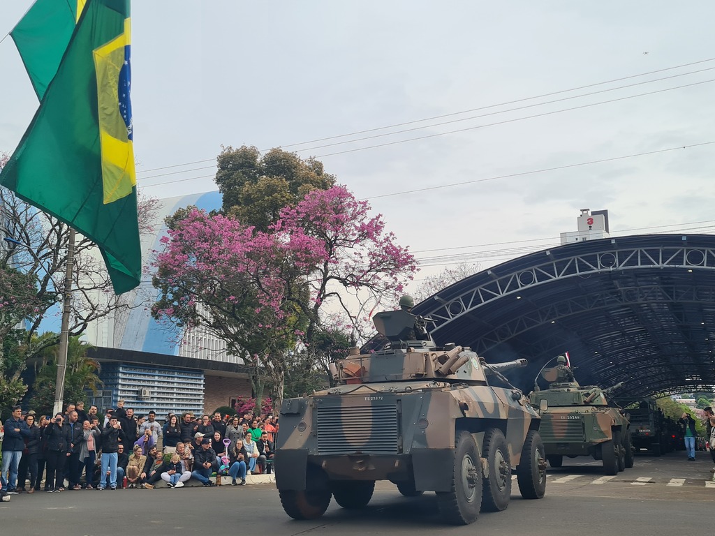 Desfile Cívico movimenta milhares de participantes em São Miguel do Oeste