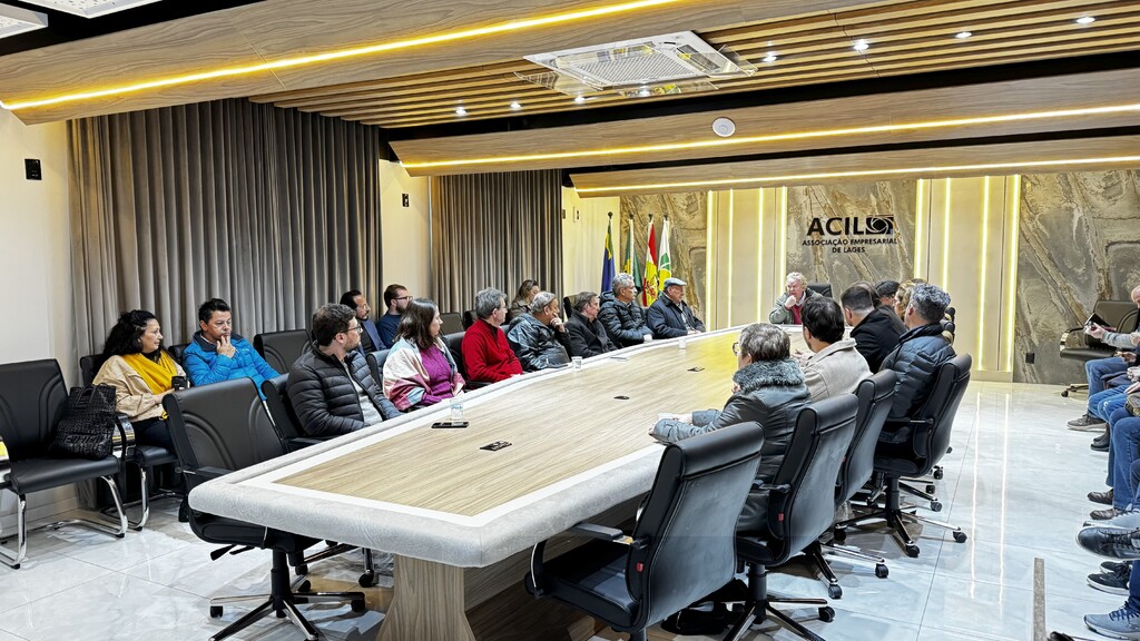 Professor da UDESC apresenta pré-projeto para o setor florestal