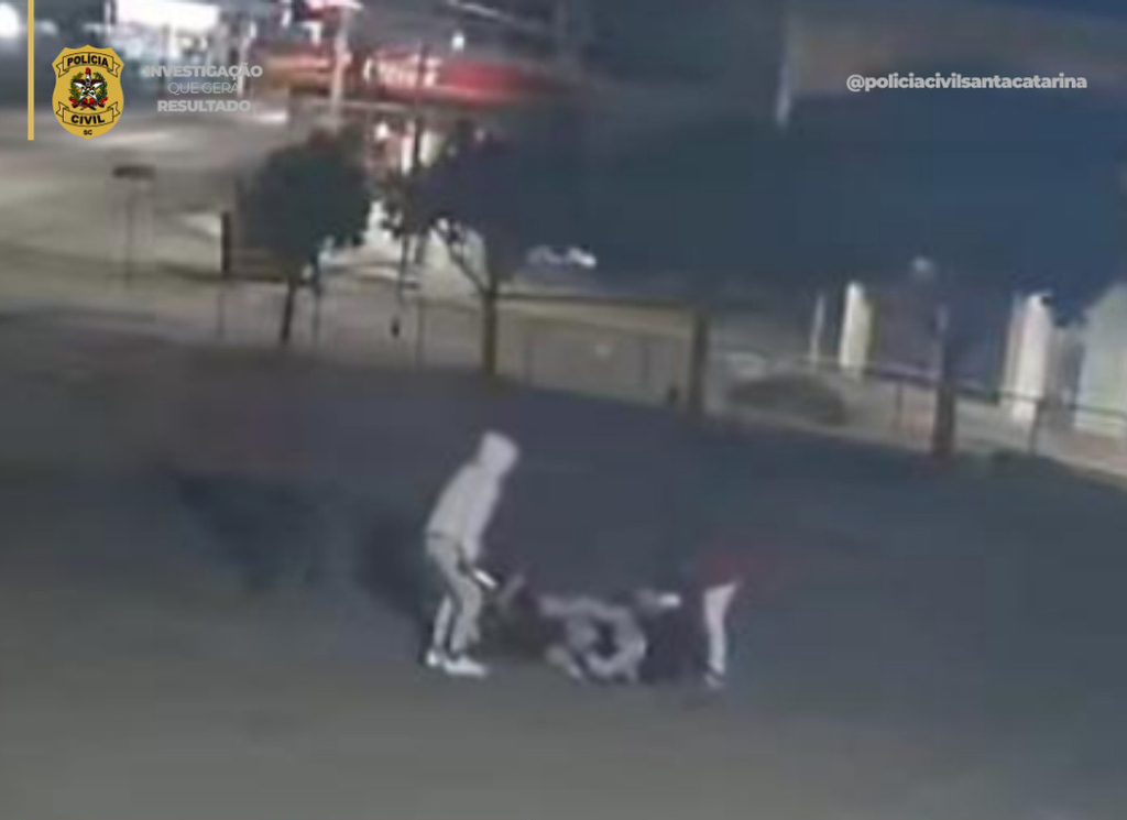 Polícia Civil prende suspeitos de roubo contra morador de rua