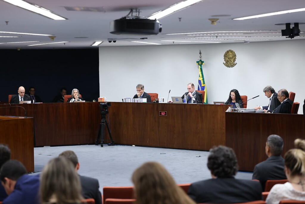 Ministro Luiz Fux absolve seis réus na ação sobre golpe de Estado