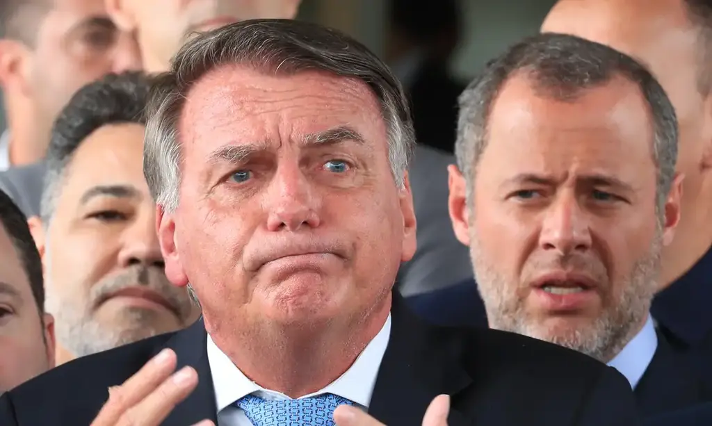 Por 4 a 1, Supremo condena Bolsonaro e mais sete