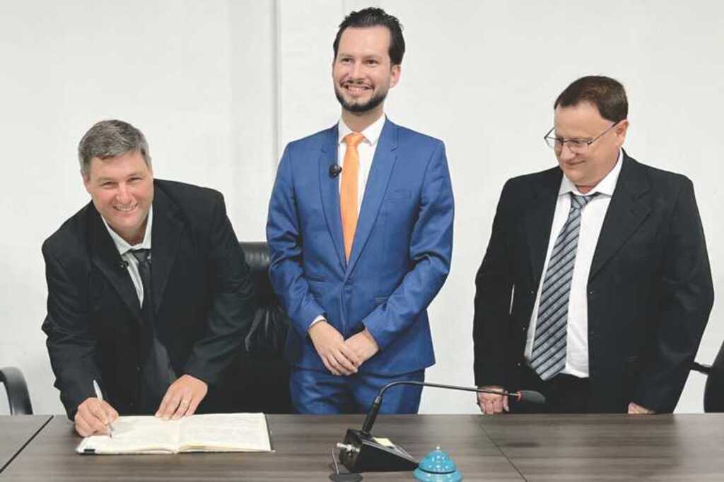 Luigi Quiarelli assume Prefeitura de Ascurra