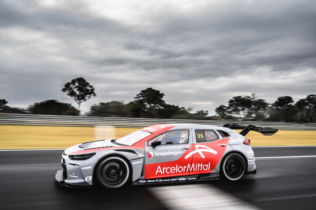 Piloto de testes da Stock Car vem a São Bento do Sul a convite da ArcelorMittal