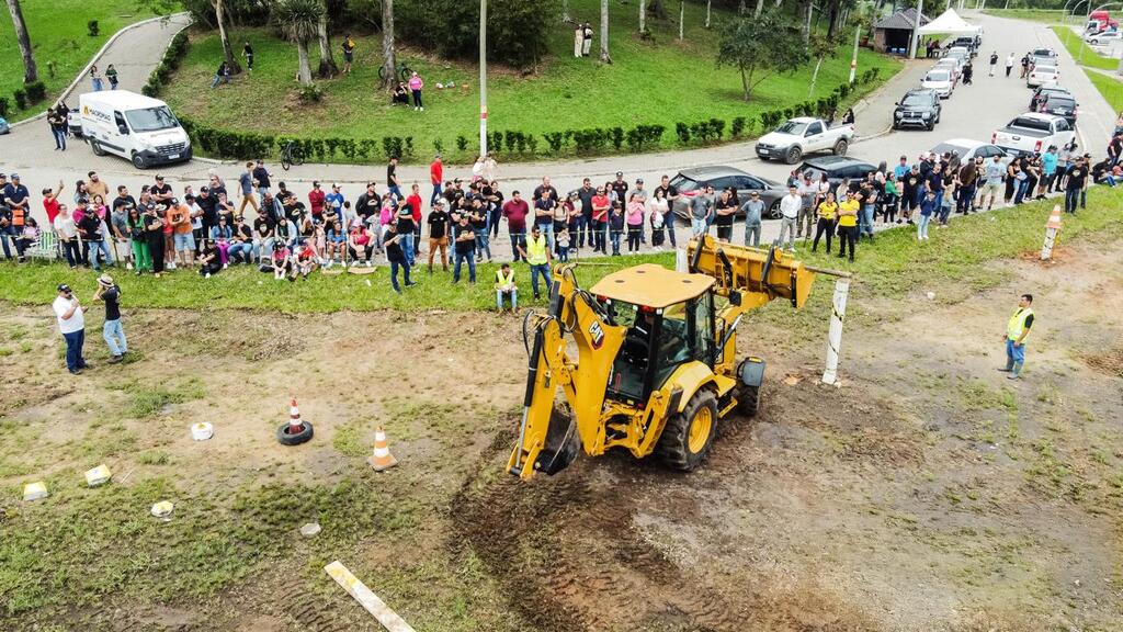 MÁQUINAS EM AÇÃO: 4ª EXPOENOTE PROMOVE DESAFIO EMOCIONANTE ENTRE OPERADORES EM SANTA ROSA DO SUL