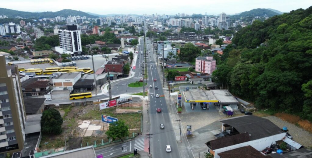 Último trecho da avenida Santos Dumont começa a ser duplicado