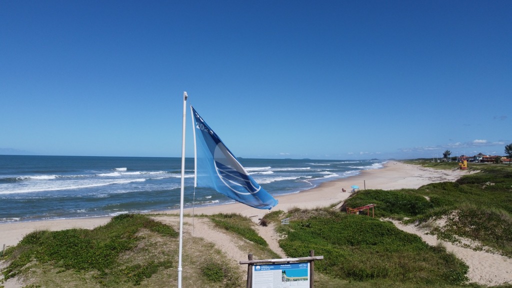 Atuação da Águas de São Francisco do Sul reforça compromisso com a preservação marinha e auxilia na conquista do selo Bandeira Azul