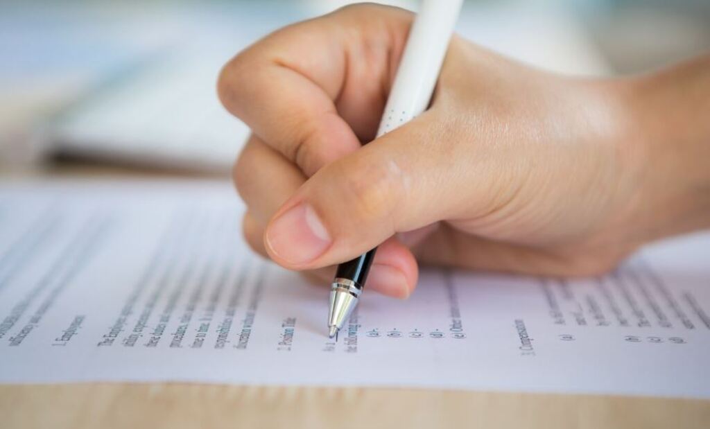 UFSC anuncia concurso público com 135 vagas para docentes e salários de até R$ 7,1 mil