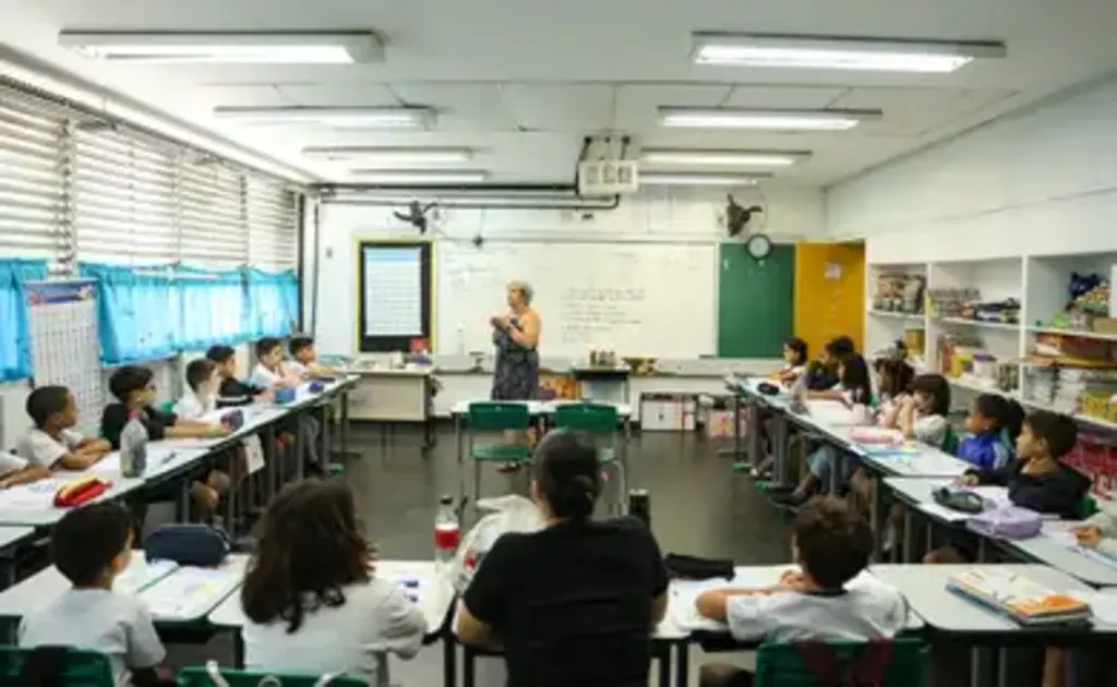 Presidente sanciona lei que cria Carteira Nacional do Professor